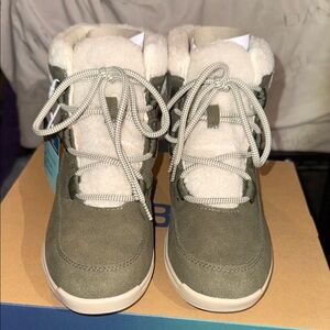 Women’s JBU Cozy Olive and Cream Winter Boots